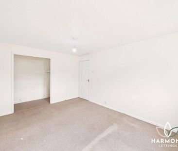 3 bedroom end of terrace house to rent - Photo 2