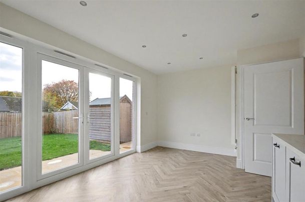3 bedroom semi-detached house to rent - Photo 1