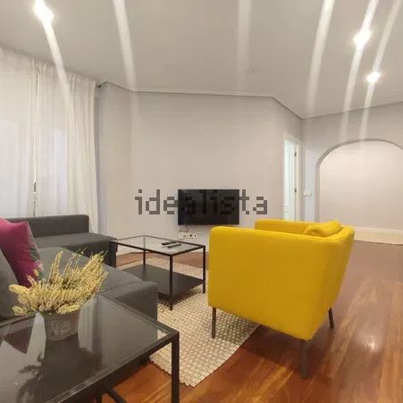 Alquiler de piso en Calle Rodríguez Arias - Photo 1