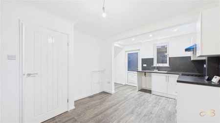 2 Bedroom Terraced - Photo 3