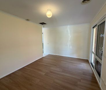 3 Kathleen Court, Hampton Park VIC - Photo 4
