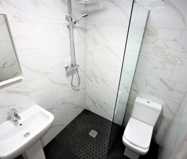 3 bedroom flat to rent - Photo 2