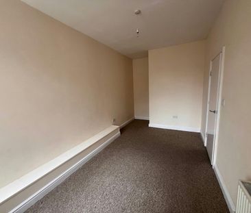 Flat to rent on - Photo 3