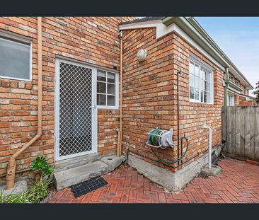 Cosy Townhouse just moments from Southland - Photo 6