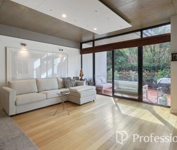 “ULTIMATE TOWN RESIDENCE – 2 X ENTERTAINING BALCONIES” - Photo 3