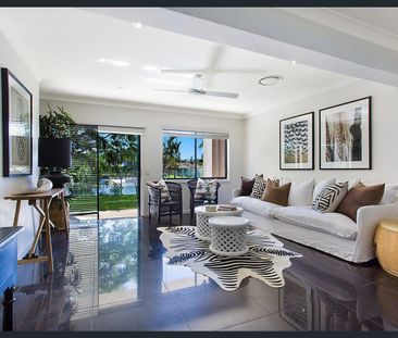 WATERFRONT PROPERTY 5 BEDROOMS 4 BATHROOMS - Photo 1