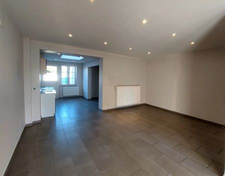 Te huur: ruime gezinswoning met garage op toplocatie in Waregem - Foto 2