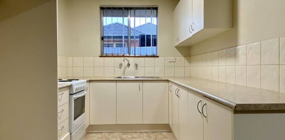 CENTRALLY LOCATED! - Photo 2