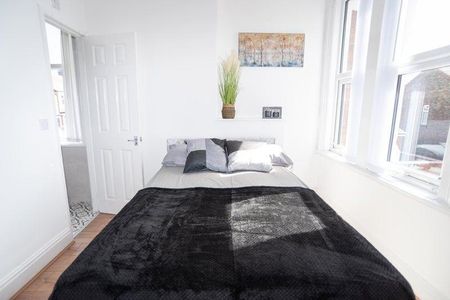 1 bedroom in a house share to rent - Photo 3