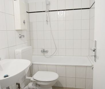 Helle, sanierte 2- Zimmer-Wohnung mit Balkon und Stellplatz und vie... - Photo 1