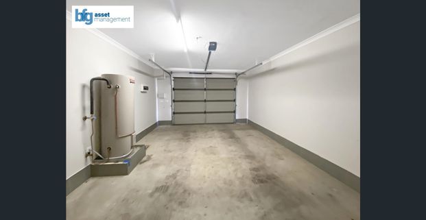 Spacious 2 Bedroom Townhouse! - Photo 1