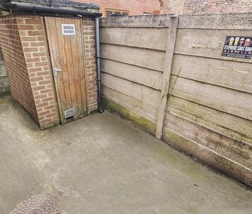 2 bedroom end of terrace house to rent - Photo 1