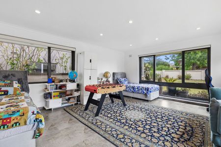 Spacious Family Home in Sought-After Killarney Heights - Photo 4