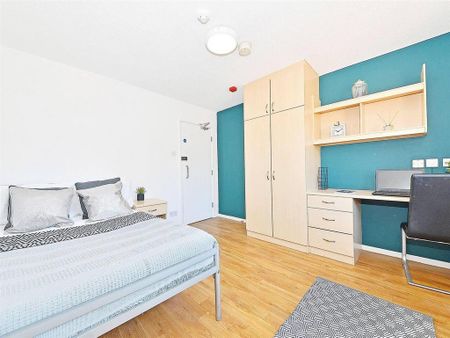 1 bedroom in a flat share to rent - Photo 4