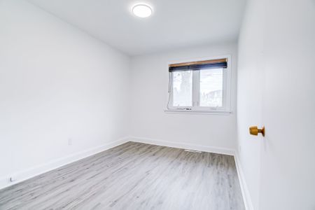 For Lease - 163 Newton Drive, Toronto, Ontario - Photo 4