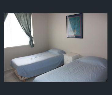 Perfect Position - 2 Bedroom Furnished Unit on The Esplanade - Photo 3