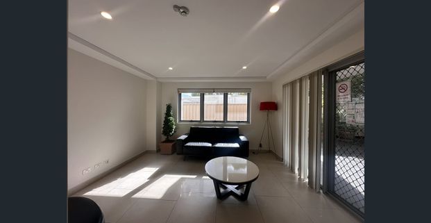 Conveniently Located Modern Studio Apartment - Photo 1