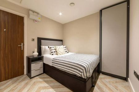 Platinum Plus Studio - Photo 3