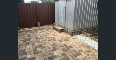 Townhouse for rent - Photo 5