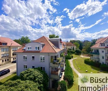 Dachgeschosswohnung mit zwei Zimmern und wunderschönem Ausblick! - Photo 2