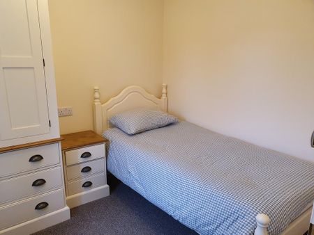 1 bedroom in a house share to rent - Photo 3