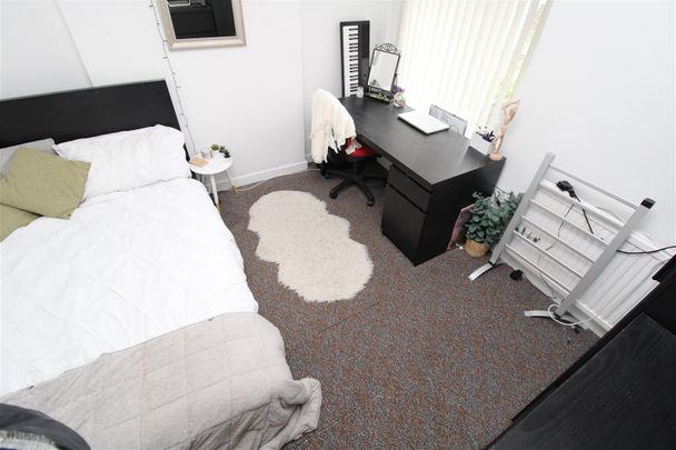 House - Terraced For Rent Bertha Street, Pontypridd - Photo 1