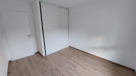 location Appartement T3 DE 65.44m² À CLUSES - Photo 2