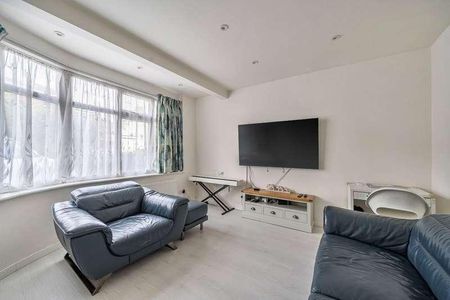 Curzon Avenue, Stanmore, HA7 - Photo 3