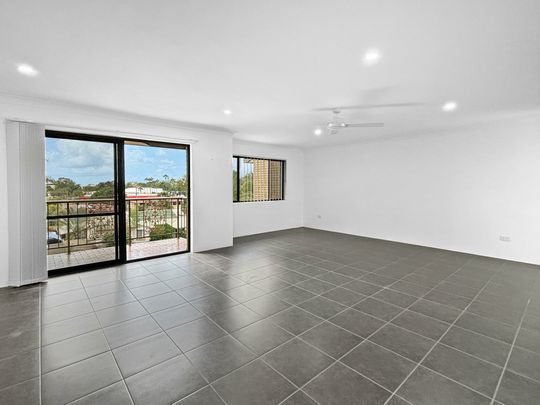 Top Floor Apartment with Water Views - Photo 1