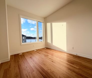 For Lease - 1126 Wheat Boom Drive, Oakville, Ontario - Photo 2