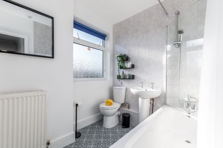 Room 4 – Nuneaton - Photo 5