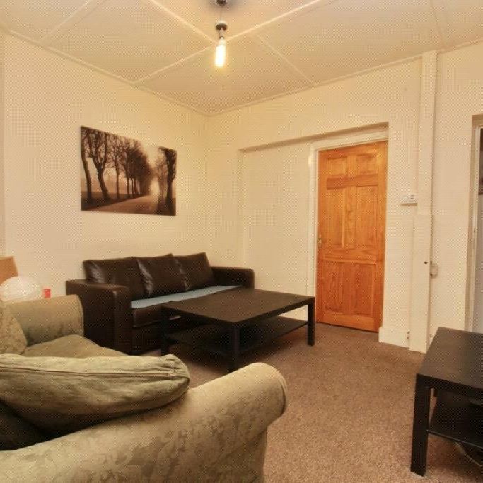 4 bedroom end of terrace house to rent - Photo 1