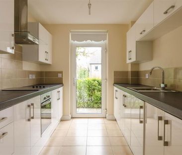 9 Woodbrook Green, Lisburn, BT28 2ZJ - Photo 2