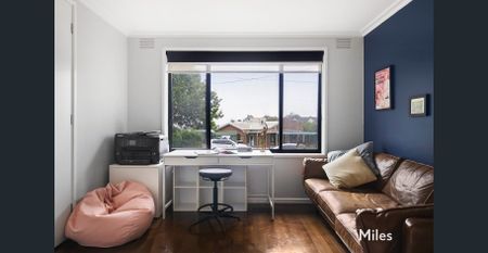 FAMILY FRIENDLY WITH A POOL SIDE ENTERTAINING OASIS - Photo 3