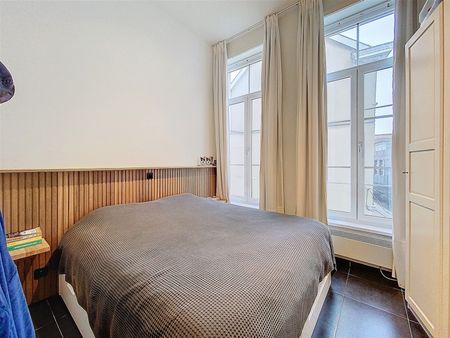 Gerenoveerd 1-slaapkamer appartement in statige herenwoning vlakbij Gent-Zuid! - Photo 2