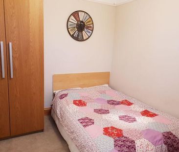 5 bedroom semi-detached house to rent - Photo 3