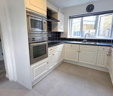 5 bedroom semi-detached house to rent - Photo 1