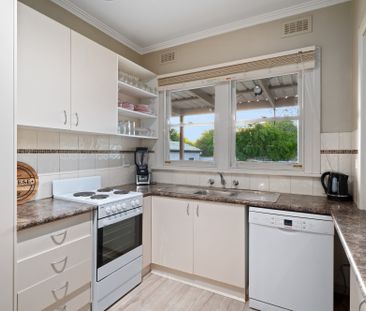 Beautiful Two Bedroom Home - Photo 4