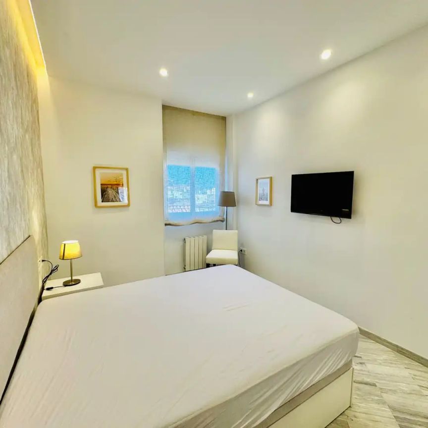 Apartamento de alquiler en Calle Gran Vía de Colón, Centro - Sagrario - Photo 1