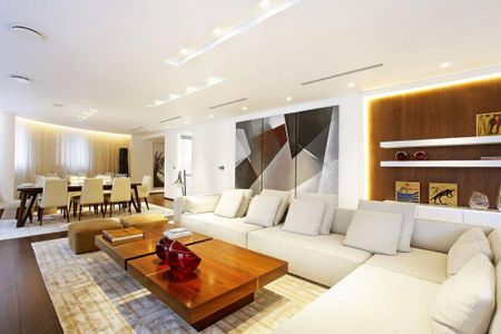 4 bedroom flat to rent - Photo 2