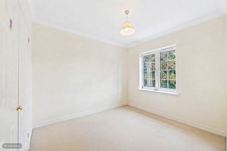 3 bedroom House in Beechfield Place, Maidenhead - Photo 2