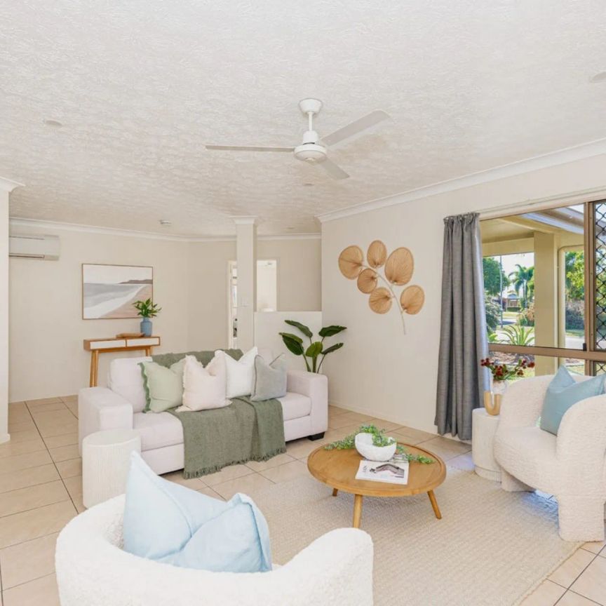 Spacious 4-Bedroom Home in Prime Greenview Estate - Photo 1