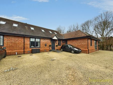 High Lane, CM24, Stansted - Photo 4