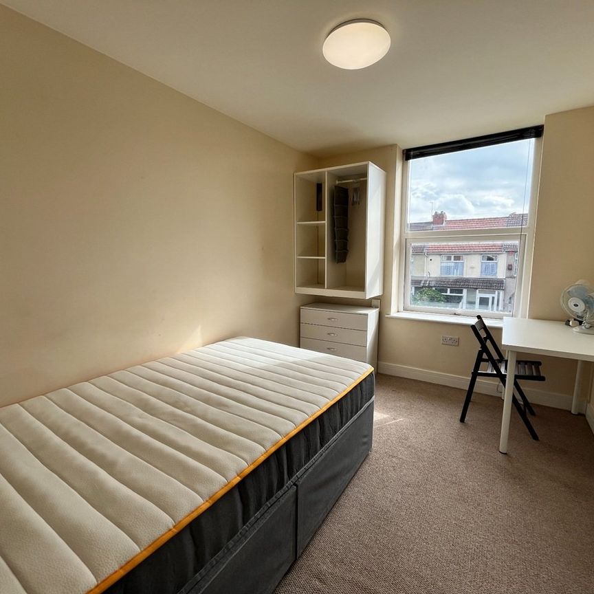 Room in a Shared Flat, Filton Avenue, BS7 - Photo 1