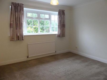 4 bedroom detached house to rent - Photo 4