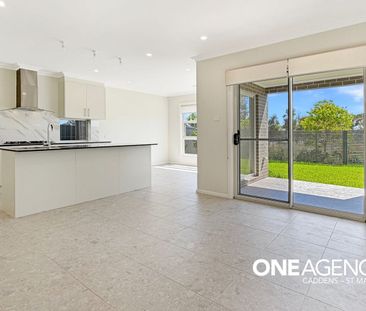 GENEROUS 5 BEDROOM HOME WITH 3 BATHROOMS & DOUBLE GARAGE!!! - Photo 5