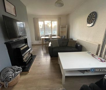 3 bedroom flat to rent - Photo 4