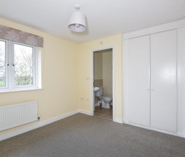 3 bedroom end of terrace house to rent - Photo 4