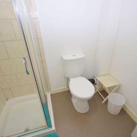 1 bedroom in a house share to rent - Photo 3