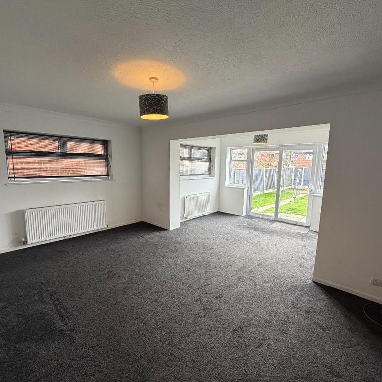 3 bedroom semi-detached house to rent - Photo 1